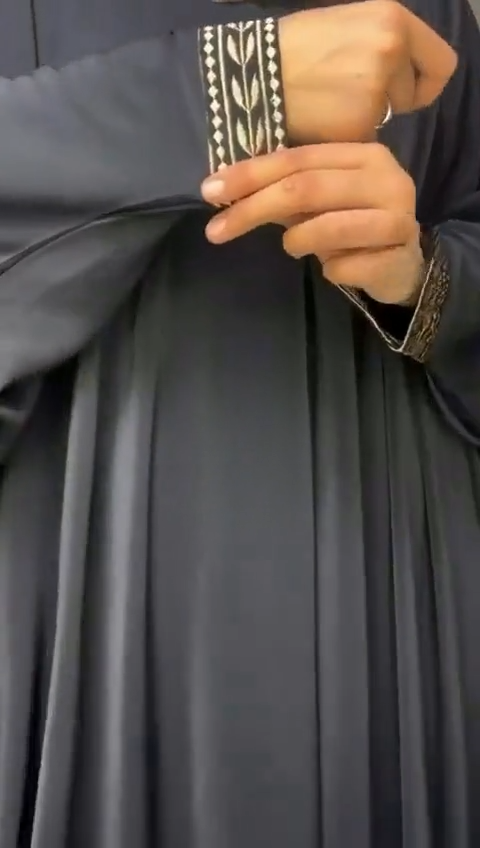 Abaya a broderie au manches